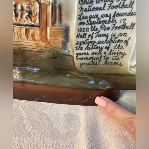 1972 Vintage Jim Beam Whiskey Decanter Depicting The Pro Football Hall of Fame - Picture 16 of 16